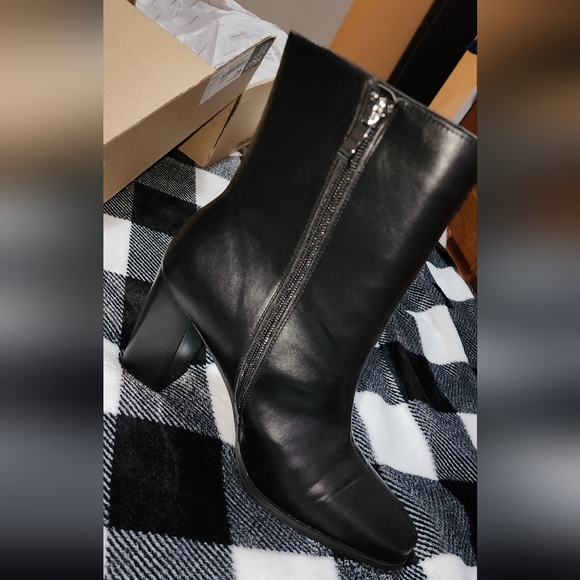 Le Chateau boots - Picture 5 of 6